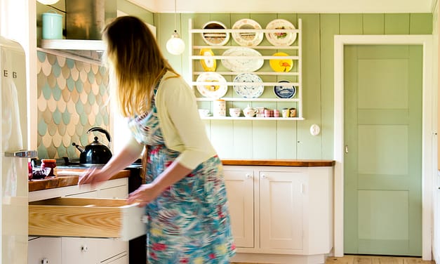 Kjøkkenet i Oppistua – praktisk, gjennomtenkt og selvlaget