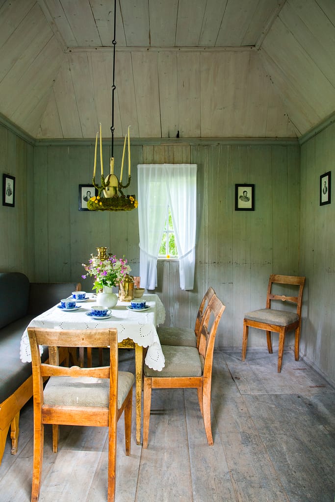 Innredningen av lysthuset er basert på skriftlige og muntlige kilder. Foto: KM Frøyset