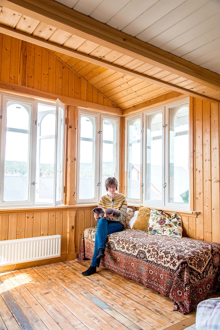 Soverommet var lite, trangt og mørkt med kun et vindu. Guro ser nå fram til å male og innrede det lyse og luftige rommet.